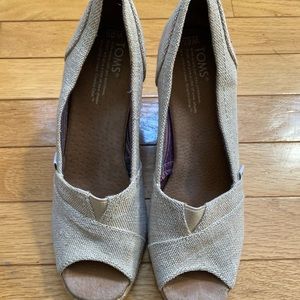 Toms Wedges Size 6.5